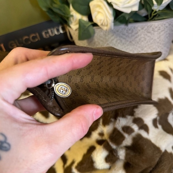 Gucci Gold Logo Pendant Necklace with Box/Dust Bag – Limited Snake Packaging - Picture 9 of 9